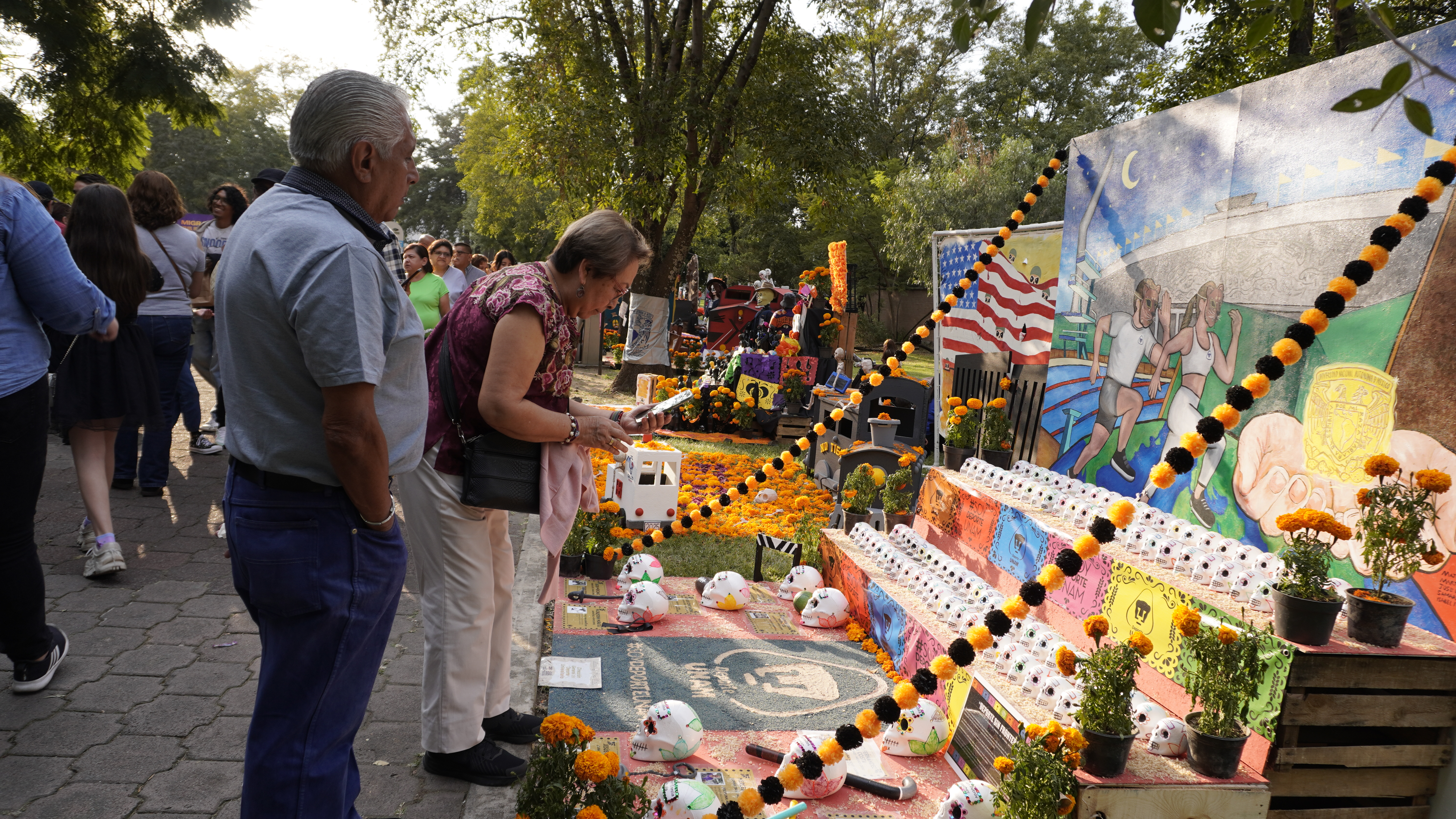 Megaofrenda: Festival de Día de Muertos